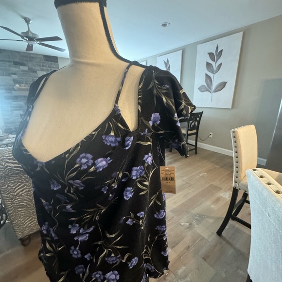 Top - Picture 2 of 2